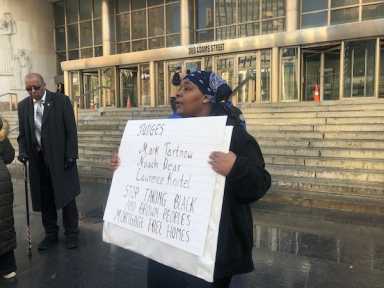 James Caldwell & Sherlivia Thomas Murchinson protesting in front of Kings Cunty Supreme Court