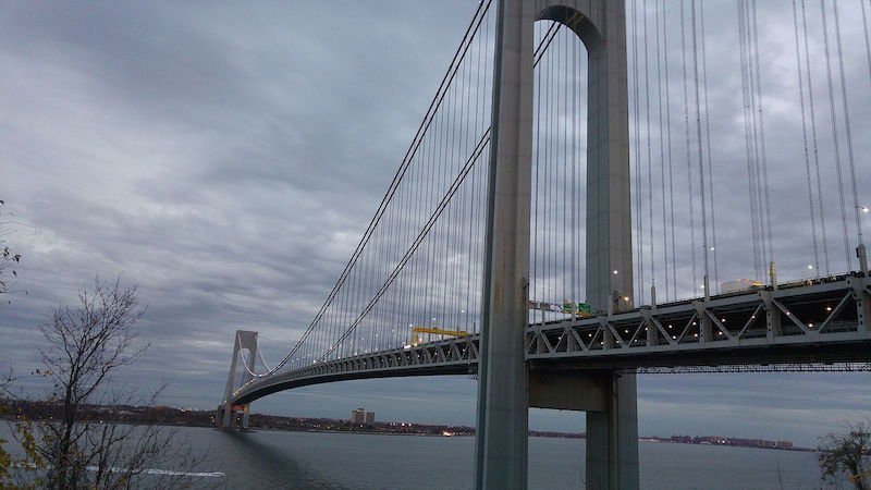 Verrazano-Narrows_Bridge_in_Fall,_NYC