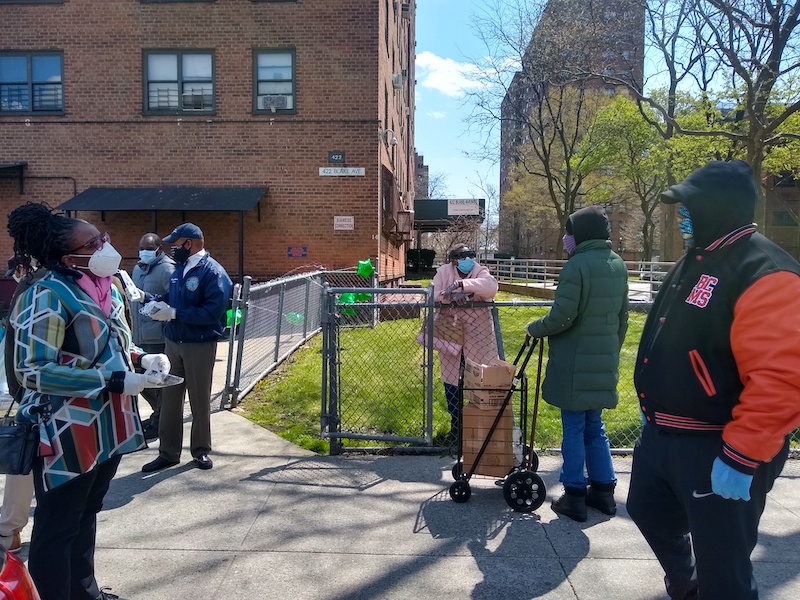 IMG_AsocialdistancingconversationwithCouncilmemberAmprySamuel