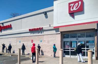 IMG_LineforpharmacyoutsideofWalgreens