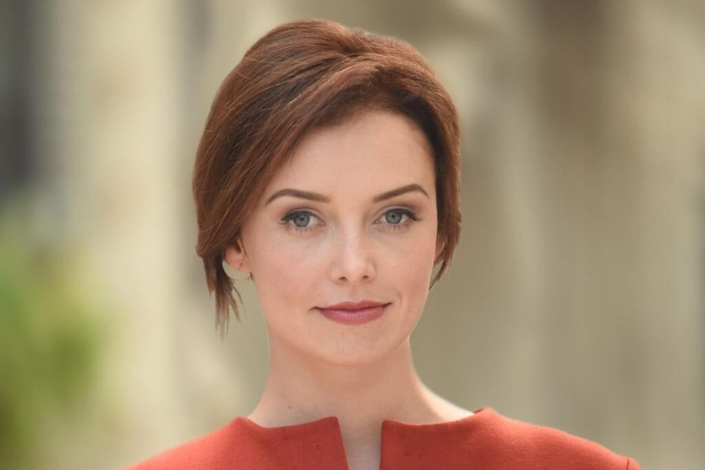 Lindsey-Headshot-e1565896972581-1024×683-1