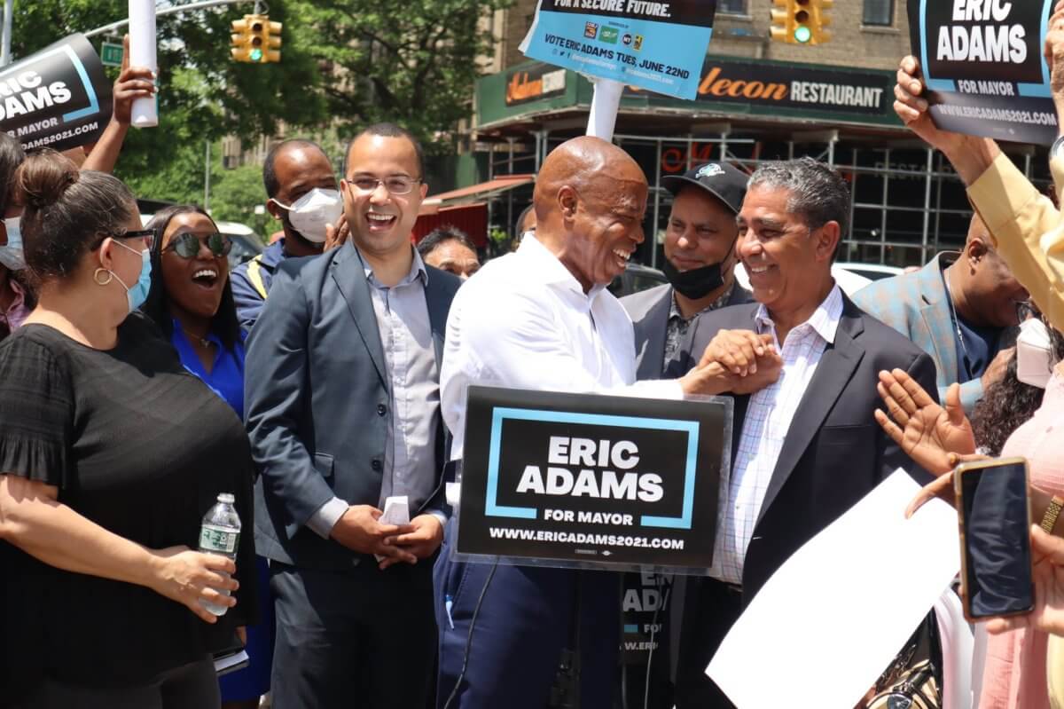 E2F36kAXEAIWjyI-1200×799-1