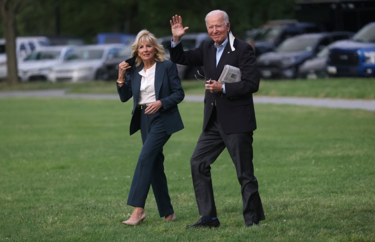 2021-06-09T131642Z_1_LYNXNPEH580SD_RTROPTP_4_G7-SUMMIT-BIDEN-DEPARTURE-1200×776-1