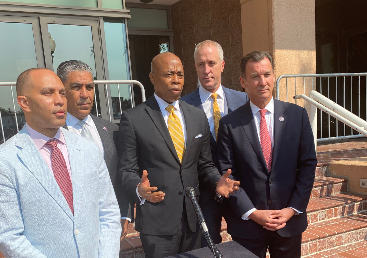 DCCC_Adams_Meeting-1200×844-1