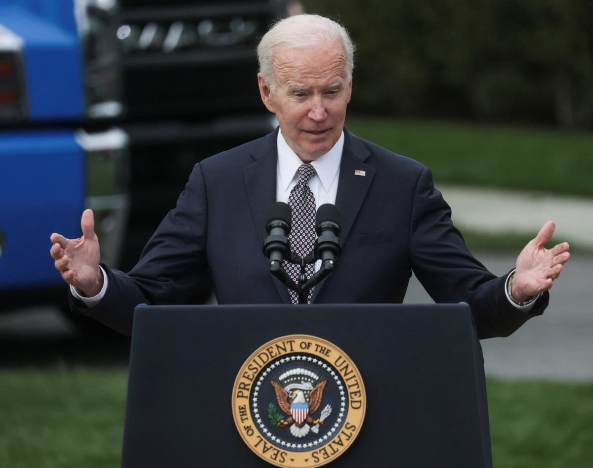 2022-04-14T150901Z_2_LYNXNPEI3D0LA_RTROPTP_4_USA-BIDEN-TRUCKS-1200×947-1